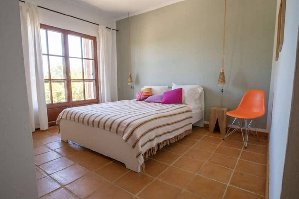Beautiful spacious Countryhouse up to 14 Guests, 7 bedrooms, private pool in Cervera del Maestre, Costa del Azahar