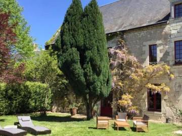 Gîte pour 15 personnes, avec piscine ainsi que terrasse et jardin à Ligré