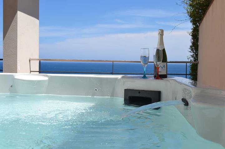 Villa für 8 Personen, mit Terrasse und Whirlpool sowie Garten, mit Haustier - 1