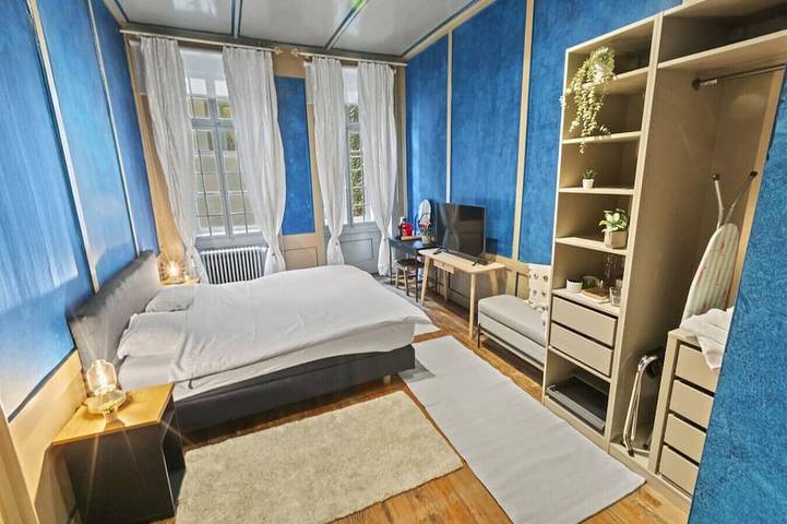Ganze Wohnung, Typical room in the old town of Freiburg in Villars-les-Joncs, Freiburg im Üechtland