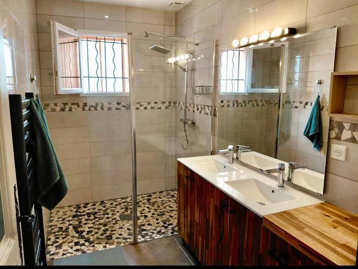 Location de vacances pour 7 personnes, avec jardin ainsi que vue et piscine à Puget-Ville - 4