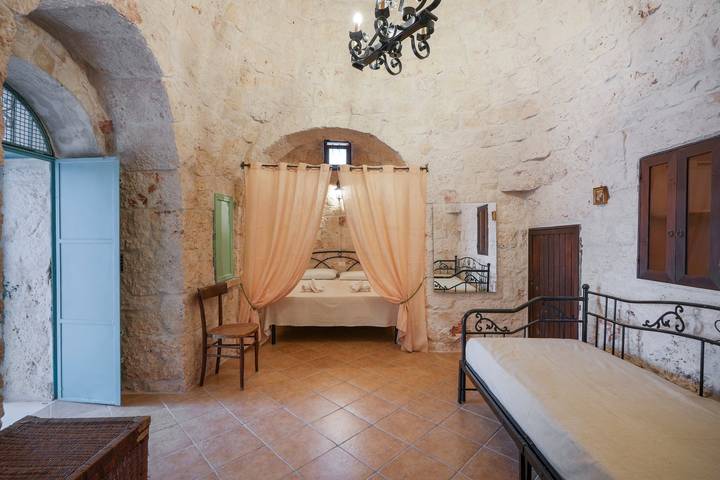 Casa Vacanze 'Trullo Luce Ostuni' con terrazza privata e Wi-Fi in Ostuni, Salento
