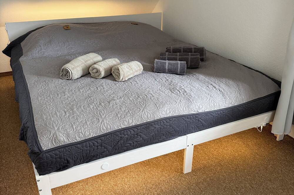 Ganze Wohnung, Klimatisierte frisch renovierte Maisonette-Whg + Wallbox (perfekte Lage in Horn) in Horn-Bad Meinberg, Kreis Lippe