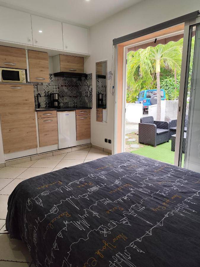 Gîte pour 2 personnes, avec piscine et jardin dans Plage de l’Anse Vinaigri - 3