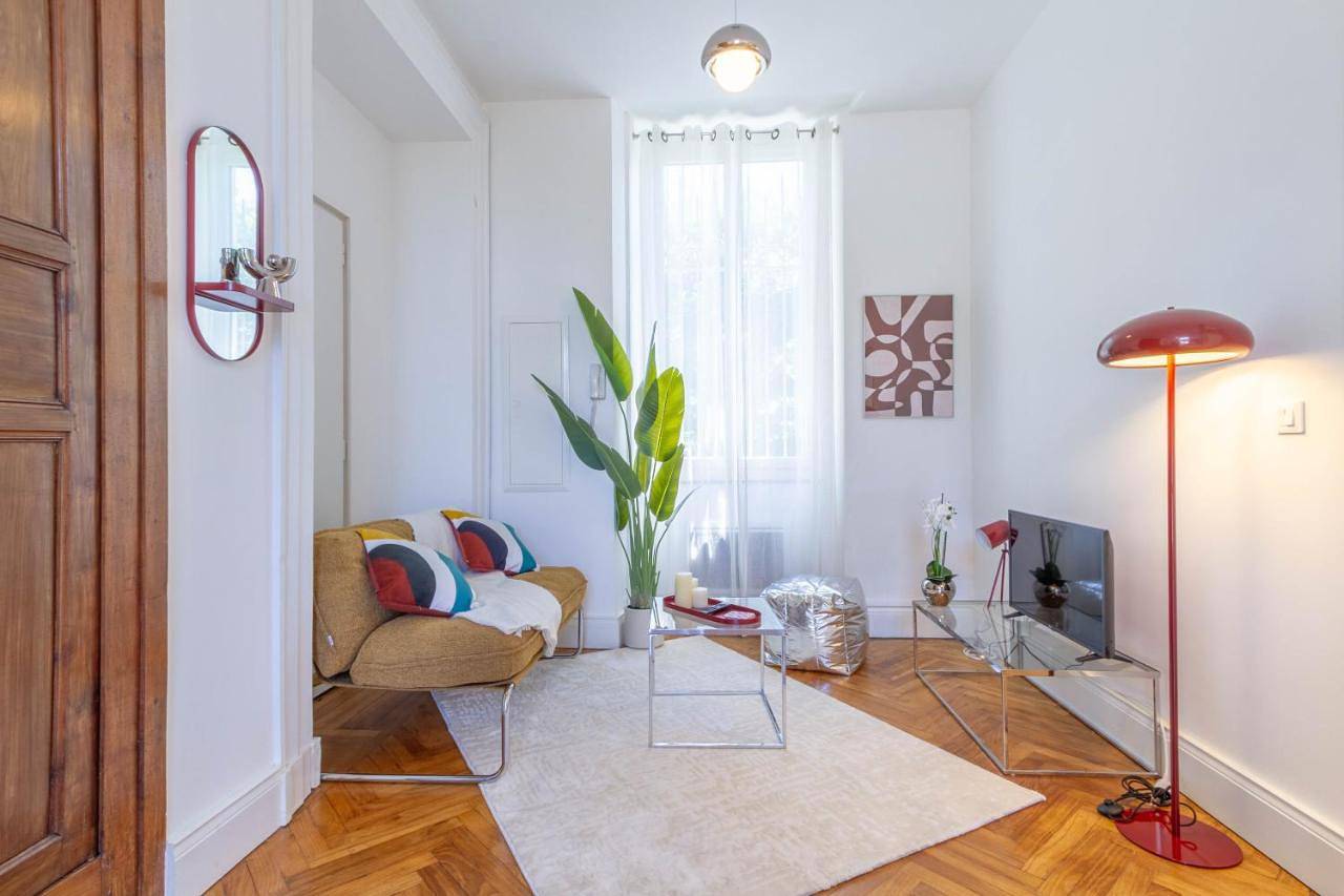 Appartement entier, Le Sixties - charme, terrasse & parking privé in Lons, Béarn