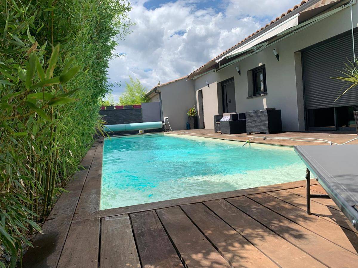 Villa Cosy avec piscine in Pierrelatte, Région de nyons