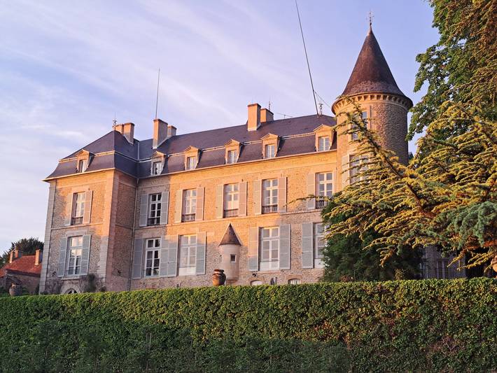 Location de vacances pour 30 personnes, avec jardin à Tharoiseau