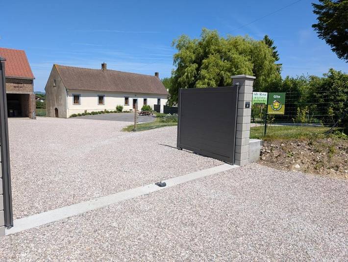 Location de vacances pour 10 personnes, avec Jacuzzi et Terrasse ainsi que Jardin et Vue à Menneville