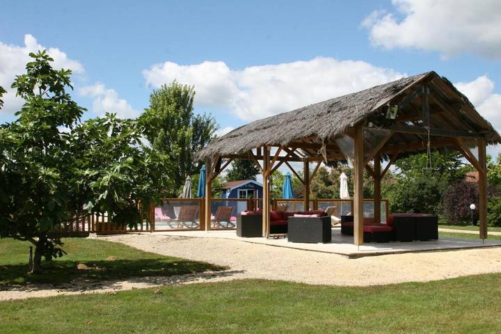 Parc de vacances pour 7 personnes, avec Balcon et Terrasse ainsi que Jardin et Piscine en Dordogne - 3