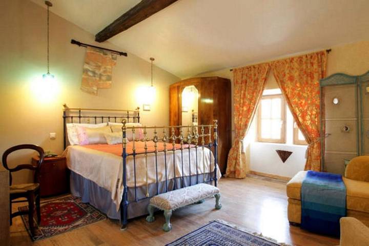 Ferienwohnung für 8 Personen, mit Garten und Ausblick in Montolieu