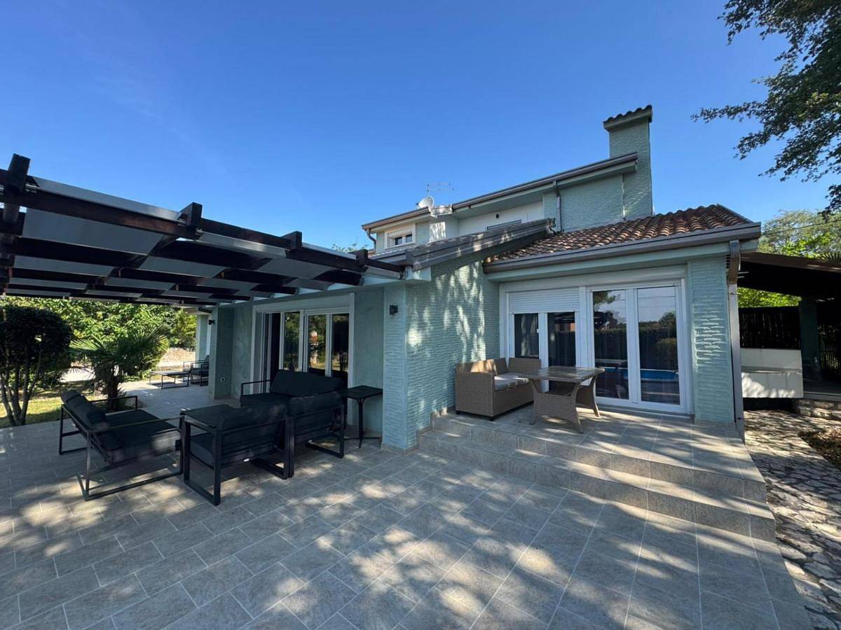 Villa with Private Pool in Juricani, Umag und Umgebung