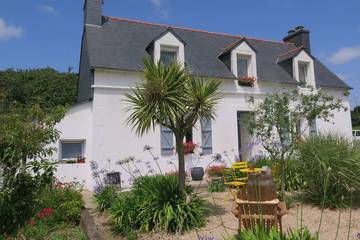 Gîte pour 6 personnes, avec jardin à Yvias