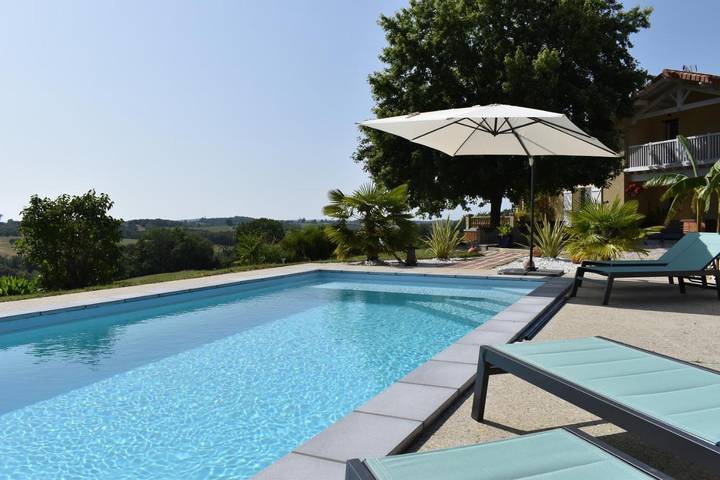 Maison d’hôte pour 2 personnes, avec piscine ainsi que vue et jardin