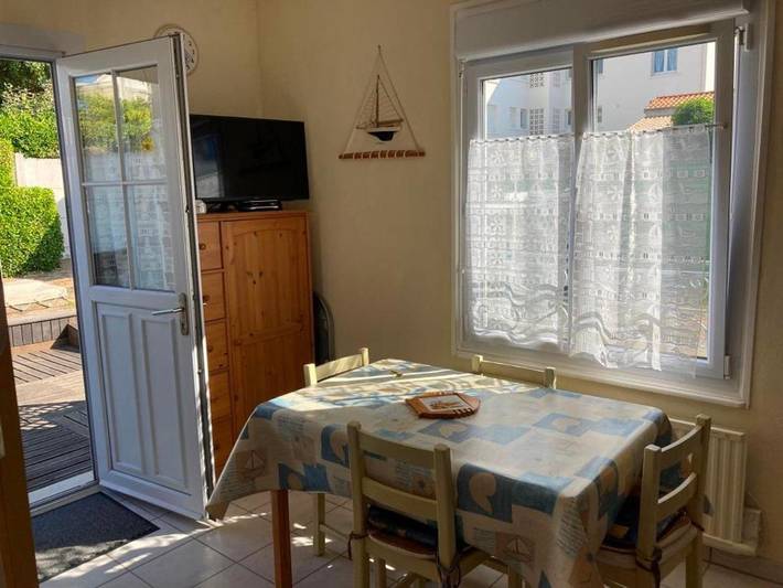 Gîte pour 4 personnes, avec terrasse dans Office De Tourisme De Notre Dame De Monts - 4