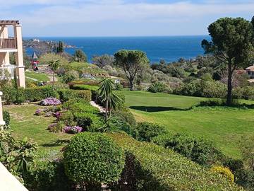 Gîte pour 4 personnes, avec jardin ainsi que terrasse et bassin pour enfant dans Golf De Cap Esterel