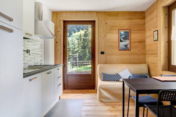 Entire apartment, Apartment 'Alta Valle Maira B' with Mountain View, Shared Garden and Wi-Fi in Acceglio, Cuneo Province