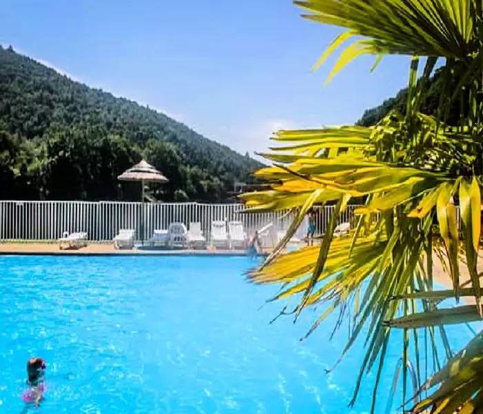 Camping pour 4 personnes, avec terrasse en Corrèze - 3