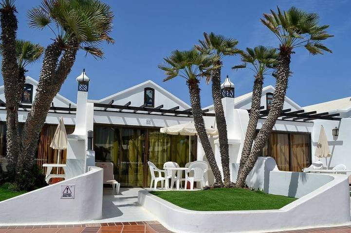 Villa pour 3 personnes, avec terrasse ainsi que jacuzzi et piscine - 1