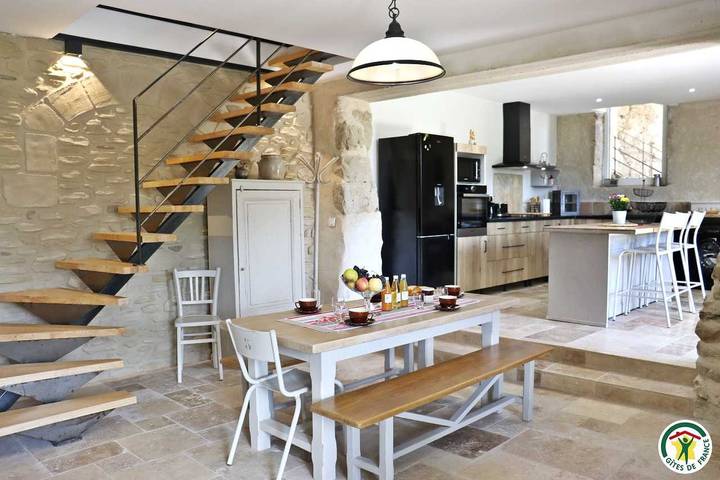 Casa de huéspedes para 6 personas, con jardín además de terraza y piscina - 1