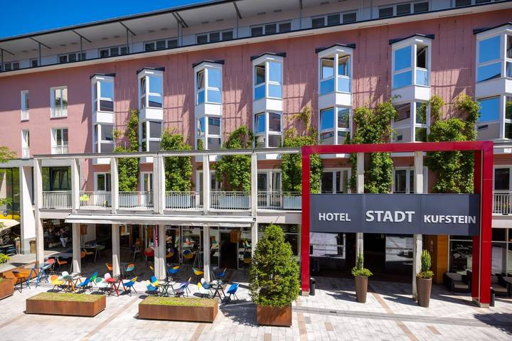 Hôtel, avec Terrasse ainsi que Sauna et Vue à Kufstein