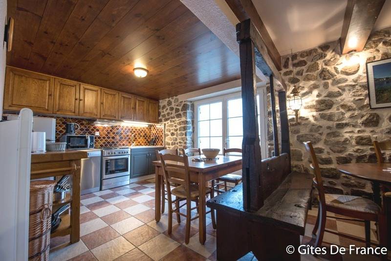 Gîte de charme de 105m2 avec parking, jardin et internet in Cros (Auvergne), Parc naturel régional des Volcans d'Auvergne