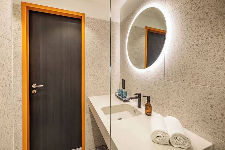 Stylish Relaxed Room w/ Kitchenette – Convenient Access to Cologne Airport in Porz (Köln), Köln