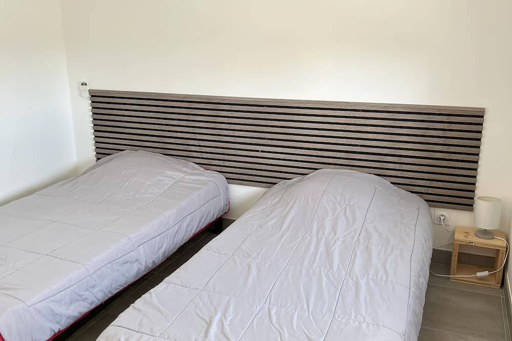 Les Mûriers Ardèche  piscine privée clôturée climatisation espace calme campagne in Sampzon, Ardèche