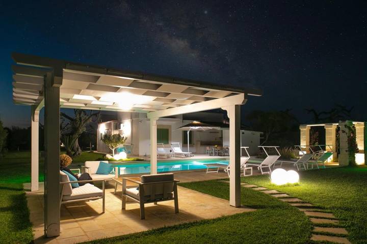 Ferienhaus für 6 Personen, mit Terrasse und Garten sowie Pool und Ausblick in Leverano