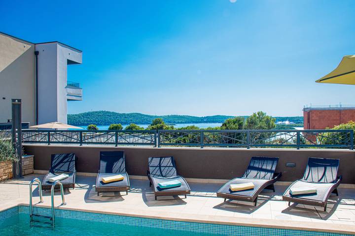 Villa pour 8 personnes, avec piscine et terrasse, animaux acceptés à Pomer - 4