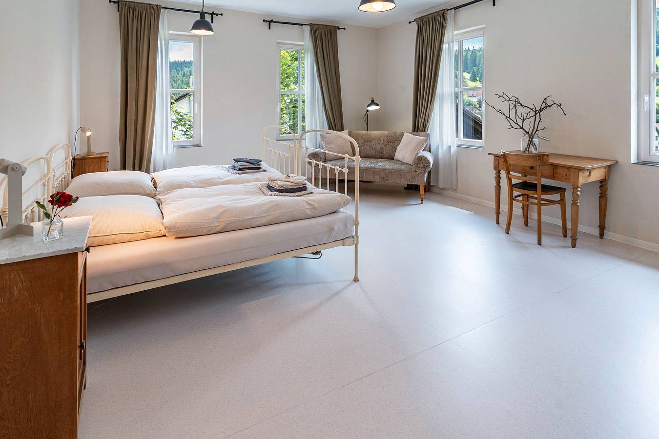 Ganze Wohnung, Ferienwohnung 'Klassenzimmer' mit Bergblick, Gemeinschaftsterrasse und Wi-Fi in Enzklösterle, Nordschwarzwald