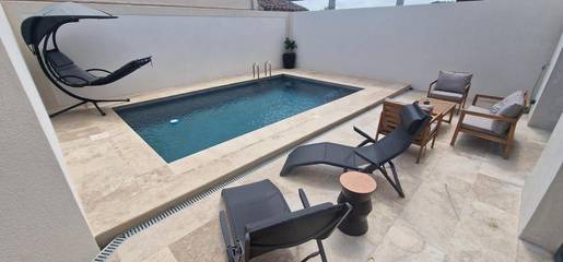 Gîte pour 4 personnes, avec piscine et terrasse à Vernègues