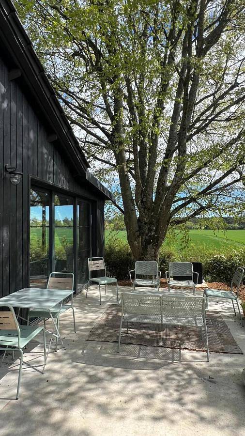 Location de vacances pour 12 personnes, avec vue ainsi que jardin et piscine à La Chapelle-la-Reine