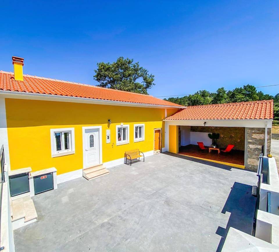 Two-Bedroom Townhouse in Alqueidão da Serra, Leiria District