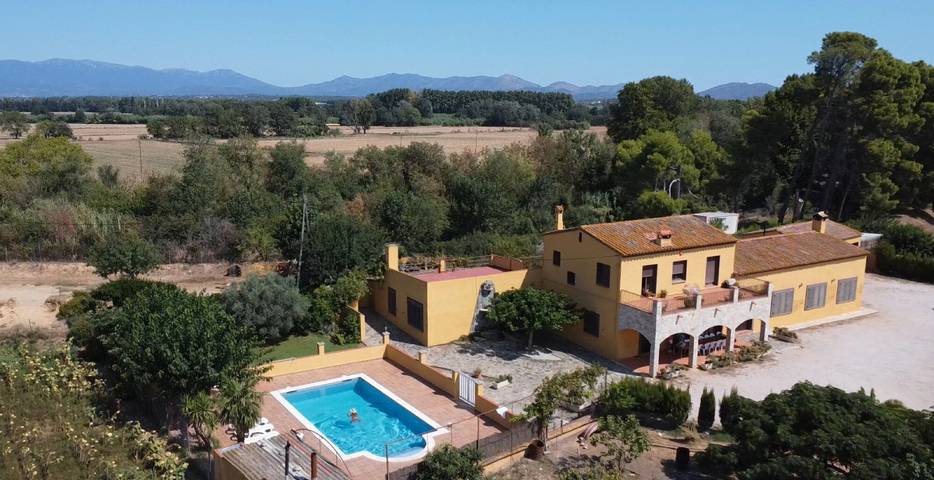 Villa for 15 people, with garden in Costa Brava