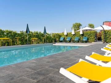Hôtel pour 4 personnes, avec piscine et terrasse, animaux acceptés à Miramas