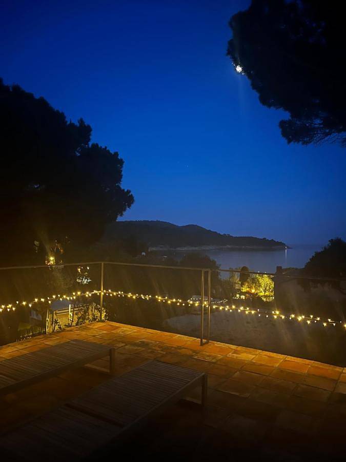 Location de vacances pour 5 personnes, avec vue ainsi que jardin et terrasse dans Plage de Gigaro - 4