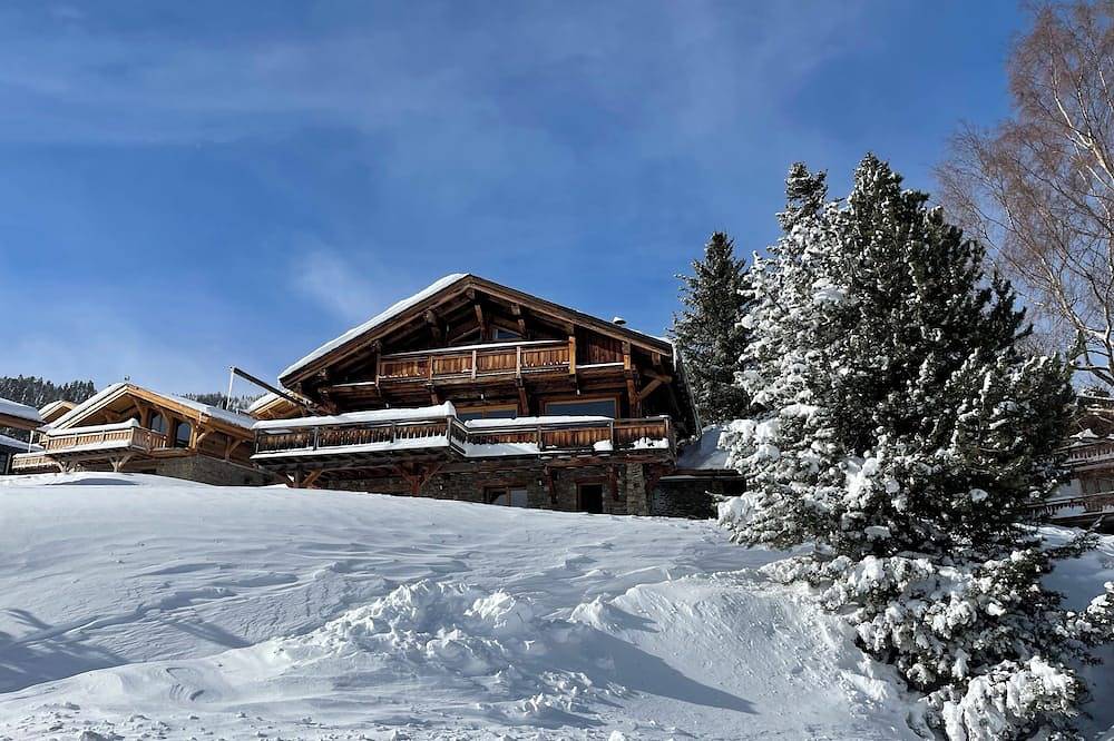 Chalet Marthe 260m2, vue lac, 5 étoiles. Télésiège 300m, centre 10mn a pied. in Les Angles, Parc naturel régional des Pyrénées catalanes
