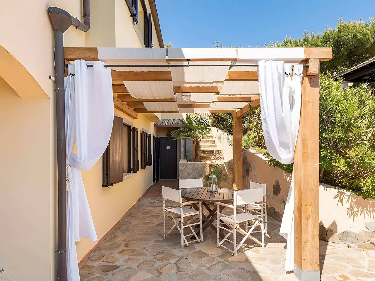 Ganze Wohnung, Ferienwohnung 'La Luna Sulla Duna' mit Meerblick, privater Terrasse und Klimaanlage in Porto Pino, Carbonia-Iglesias Provinz