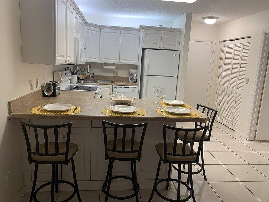 Ganze Wohnung, Wunderschönes Ocean Village - Ocean Villas an Loch 1 des Golfplatzes im Erdgeschoss in Fort Pierce, Hutchinson Island