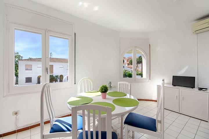 Ferienwohnung für 5 Personen, mit Terrasse und Garten sowie Pool in Empuriabrava - 4