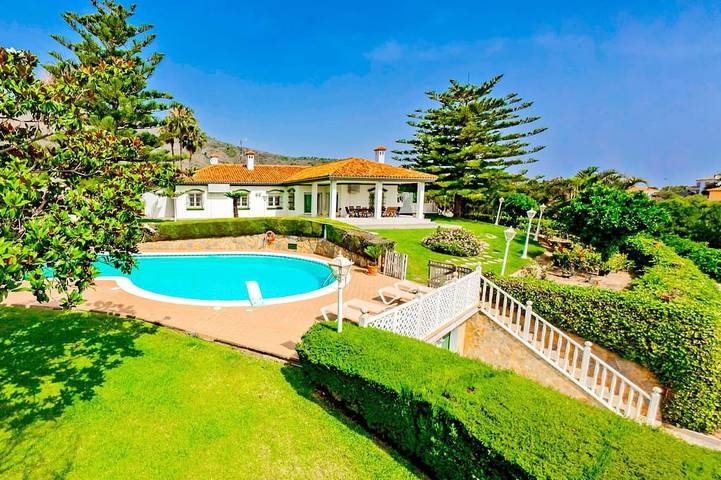 Villa pour 15 personnes, avec jardin et terrasse à Torremolinos