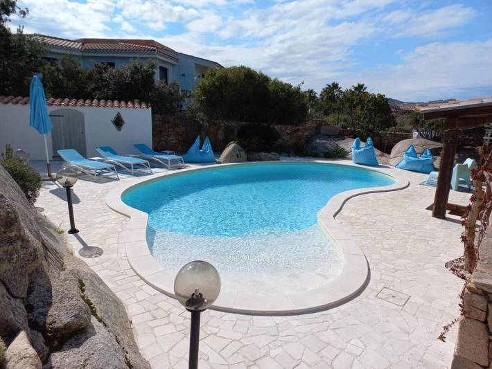 Villa per 8 persone, con giardino e panorama nonché piscina, con animali domestici a Palau (Sardegna)