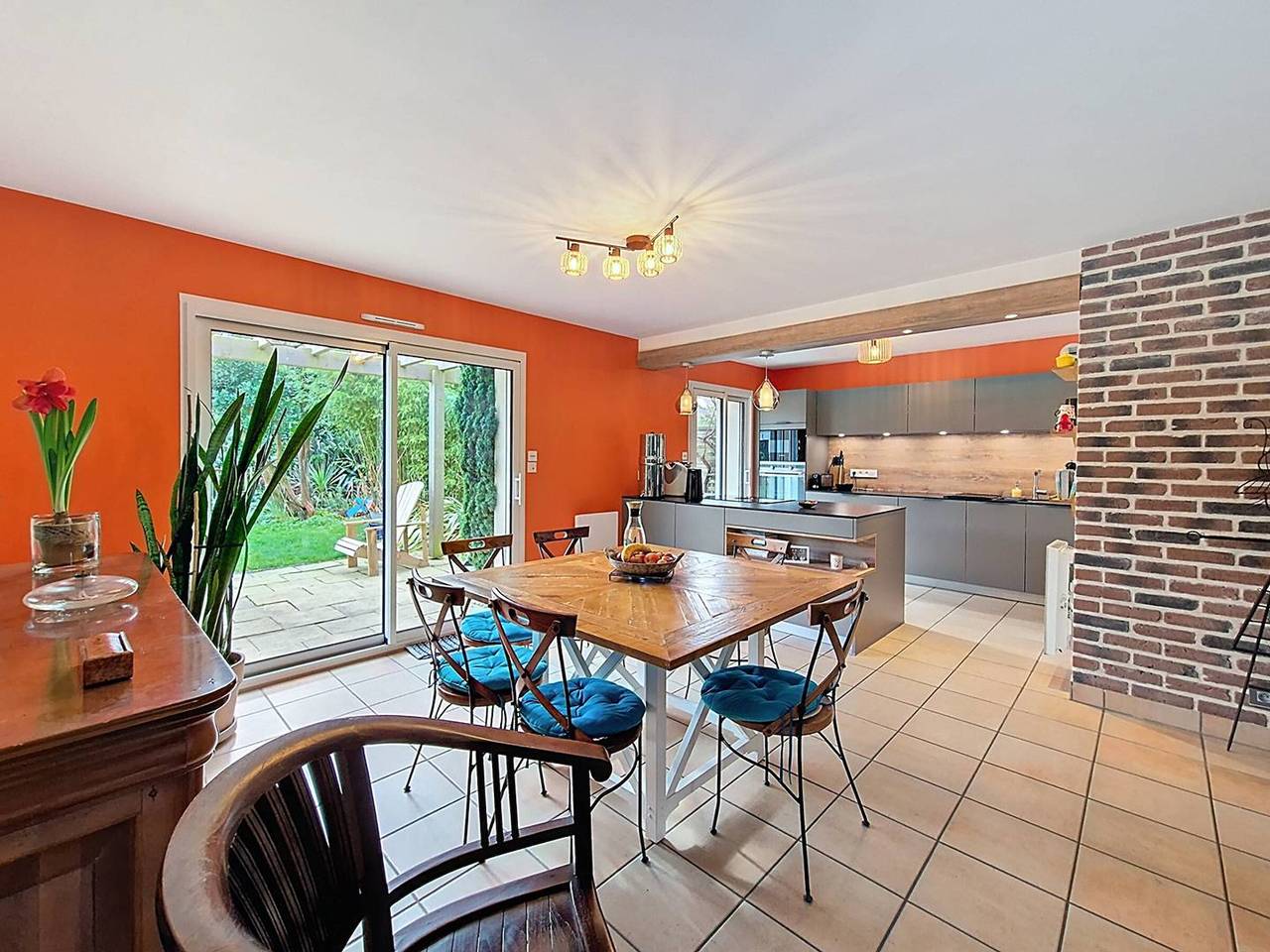 Maison Accueillante 110m² Proche Port d'Étel avec Jardin et Parking in Étel, Côte des Mégalithes