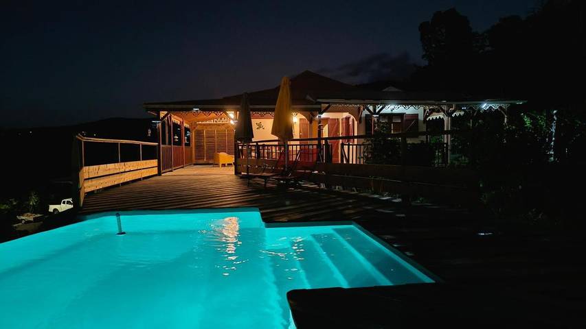 Location de vacances pour 6 personnes, avec jardin ainsi que vue et piscine dans Plage Leroux - 2