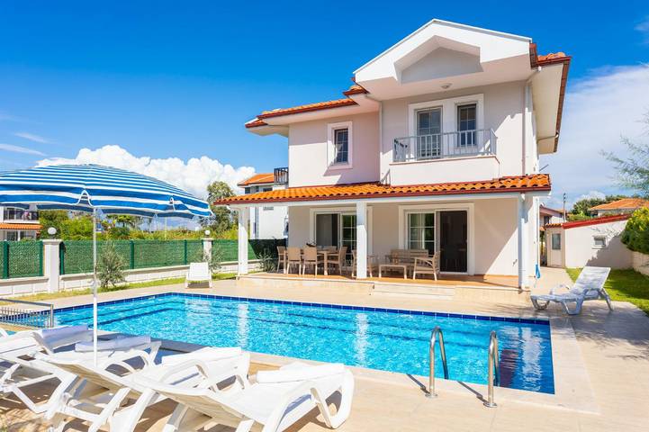 Chalet para 8 personas, con piscina para niños además de balcón y jardín - 1