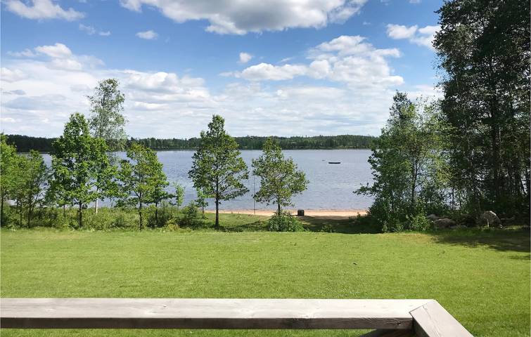 Ferienhaus für 4 Personen, mit Terrasse und Seeblick in Hylte - 2