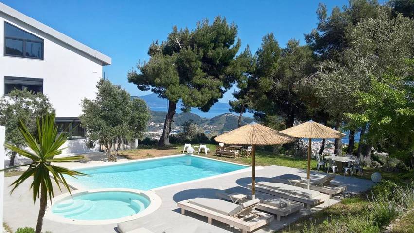 Lejlighedshotel for 3 personer, med pool og børnepool samt have - 1