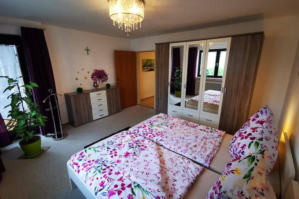 Ganze Wohnung, Ferienwohnung 2, bis 5 Personen, 85 qm, 2 Schlafzimmer in Traunreut, Landkreis Traunstein