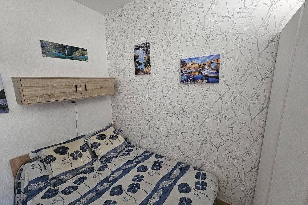 Entire apartment, Le Cabanon Bleurivage Bord de mer Calanque des Figuiéres in Ensuès-la-Redonne, Istres region