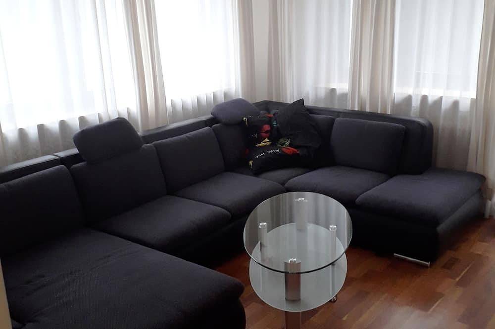 Ganze Wohnung, Schöne 2-Zimmer-Ferienwohnung direkt am See in Neustadt am Rübenberge, Aller-Leine-Tal